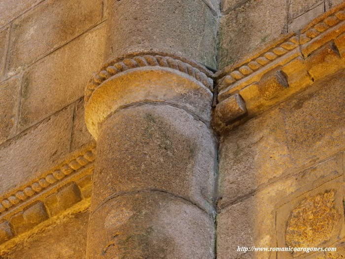 CAPITEL DEL INTERIOR DEL TEMPLO